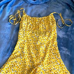 Cute floral romper! Really cute for summer